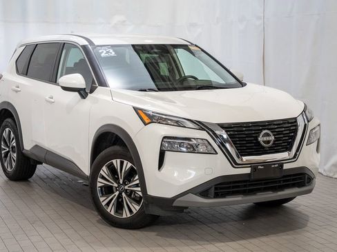 Used 2023 Nissan Rogue SV image 1