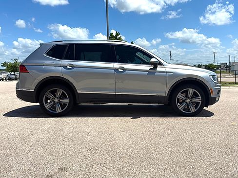 Used 2020 Volkswagen Tiguan SEL FWD image 5