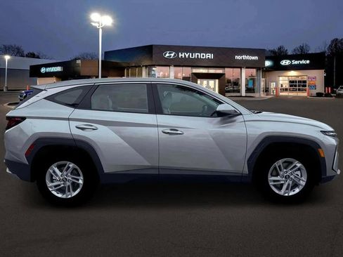 New 2026 Hyundai Tucson SE FWD image 9