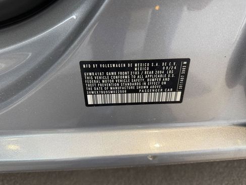 Used 2025 Volkswagen Jetta SE image 29