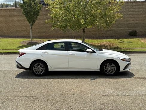 Used 2024 Hyundai Elantra SEL image 6