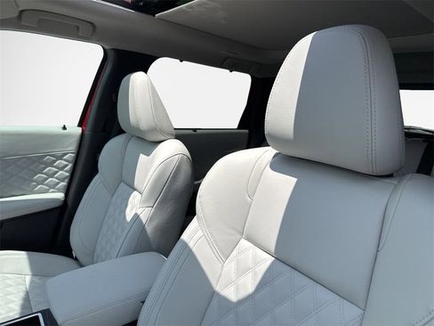 New 2025 Mitsubishi Outlander SEL image 28