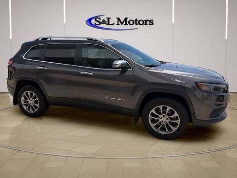 Used 2019 Jeep Cherokee Latitude Plus w/ Comfort/Convenience Group AWD/4WD image 8