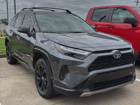 Used 2022 Toyota RAV4 SE w/ SE Grade Weather Package AWD/4WD image 1