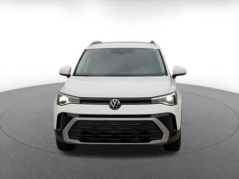 Used 2025 Volkswagen Taos SE FWD image 4