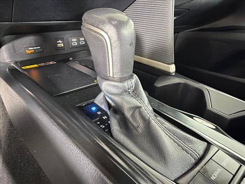 Used 2025 Toyota Camry SE FWD image 30