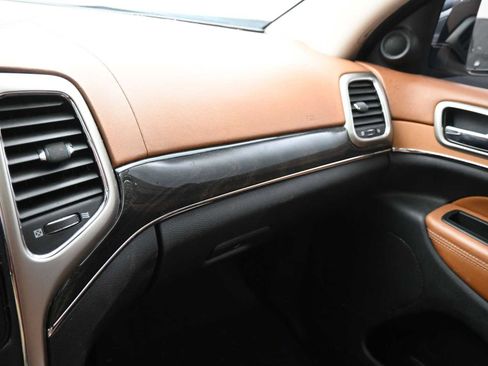 Used 2011 Jeep Grand Cherokee Overland Summit image 22