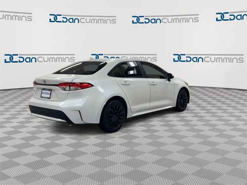 Used 2020 Toyota Corolla LE image 8