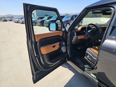 Used 2023 Land Rover Defender 130 X AWD/4WD image 21