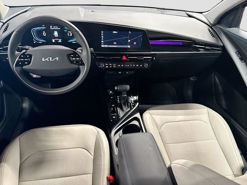 Used 2025 Kia Niro EX FWD image 23