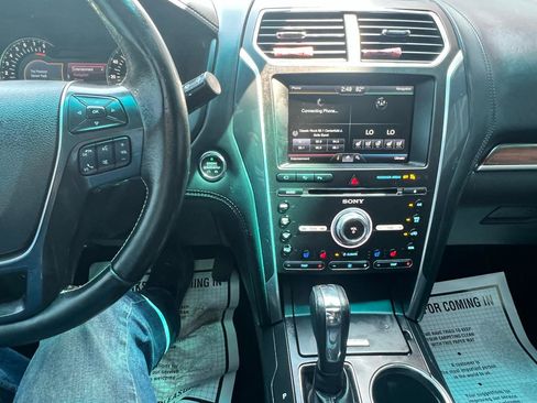 Used 2016 Ford Explorer Platinum AWD/4WD image 23