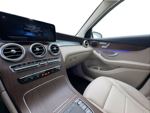 Used 2022 Mercedes-Benz GLC 300 4MATIC w/ Premium Package Lite image 38
