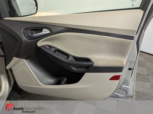 Used 2015 Ford Focus SE w/ SE Cold Weather Package FWD image 34