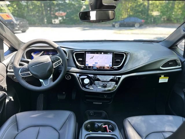 New 2027 Chrysler Pacifica Select w/ Family Tech Group AWD/4WD image 16