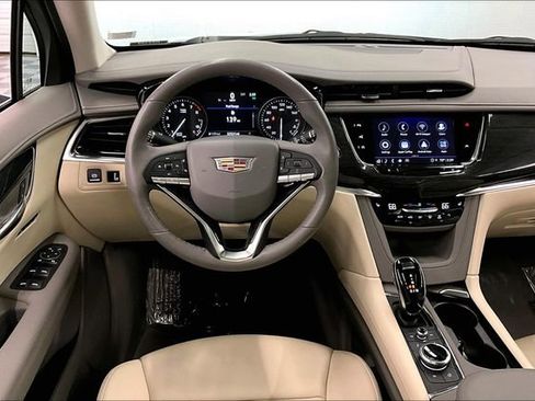 Used 2022 Cadillac XT6 Premium Luxury w/ Technology Package FWD image 6