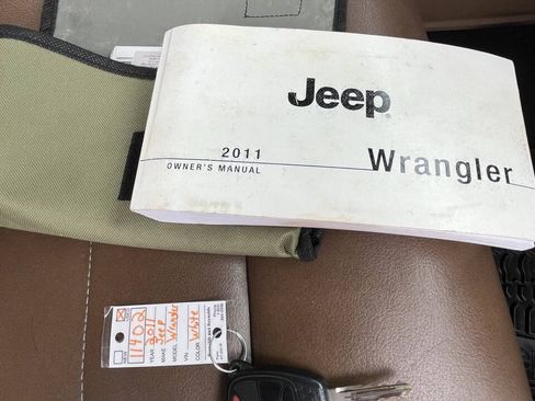 Used 2011 Jeep Wrangler Unlimited Sahara w/ Dual Top Group AWD/4WD image 29