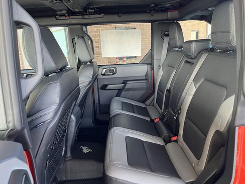 Used 2024 Ford Bronco Black Diamond image 17