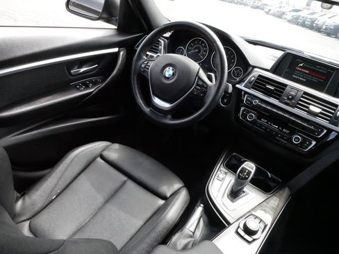 Used 2018 BMW 330i xDrive Sedan w/ Convenience Package AWD/4WD image 9