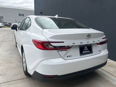 Used 2025 Toyota Camry LE FWD image 5