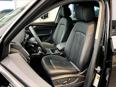 Used 2023 Audi Q5 2.0T Premium w/ Convenience Package image 7