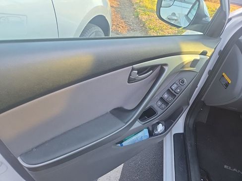 Used 2015 Hyundai Elantra SE w/ Option Group 02 image 7