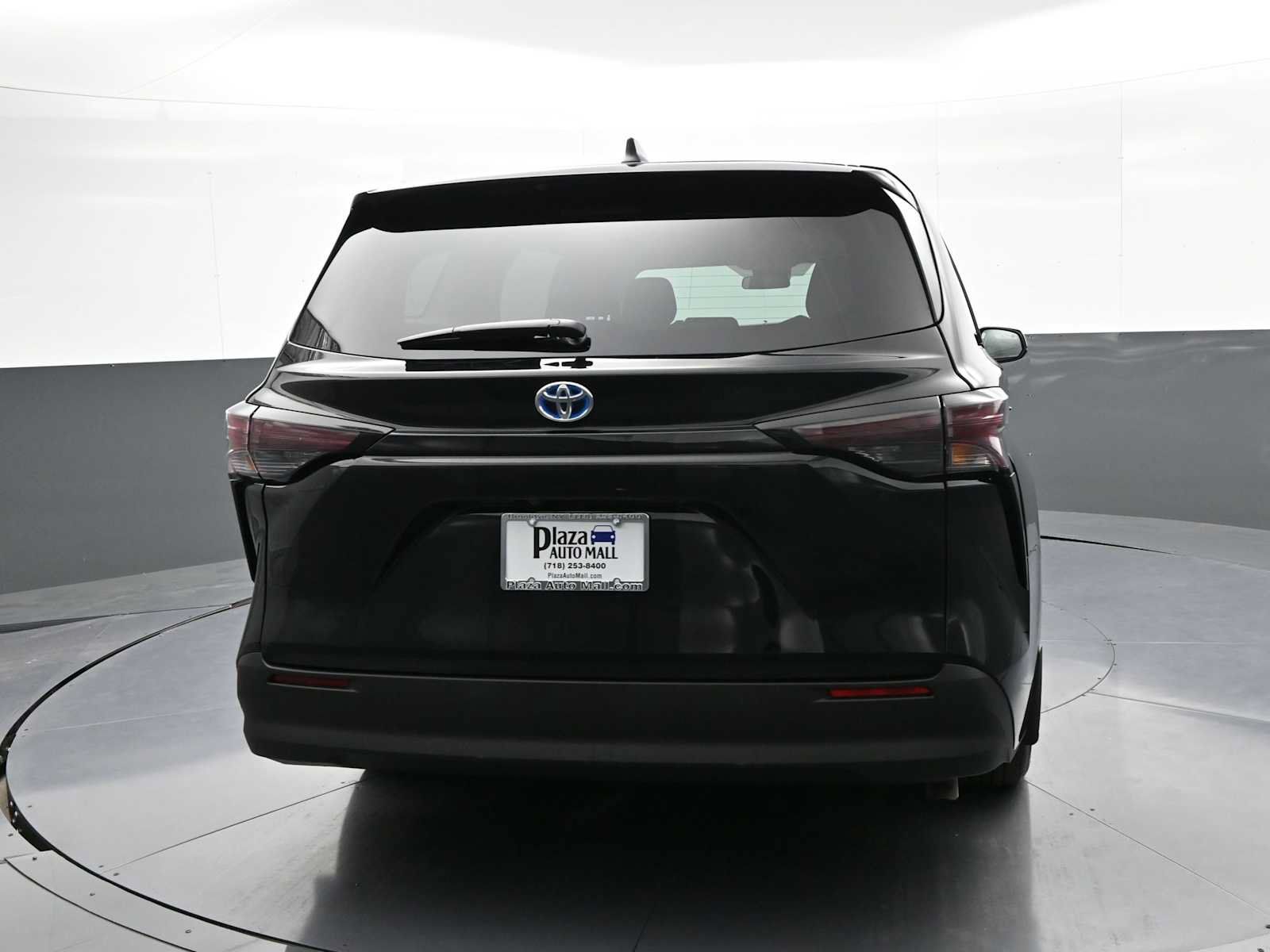 Used 2024 Toyota Sienna LE w/ Protection Package (TMS) AWD/4WD image 7