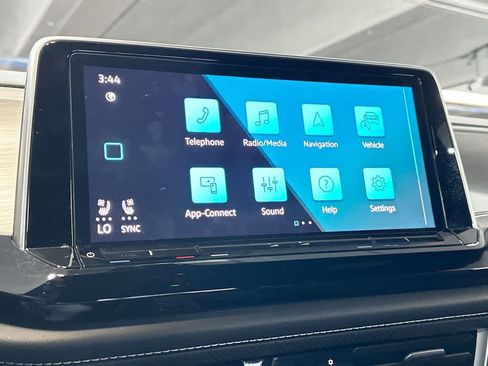 Certified 2024 Volkswagen Atlas Cross Sport SE w/ Panoramic Sunroof Package FWD image 17
