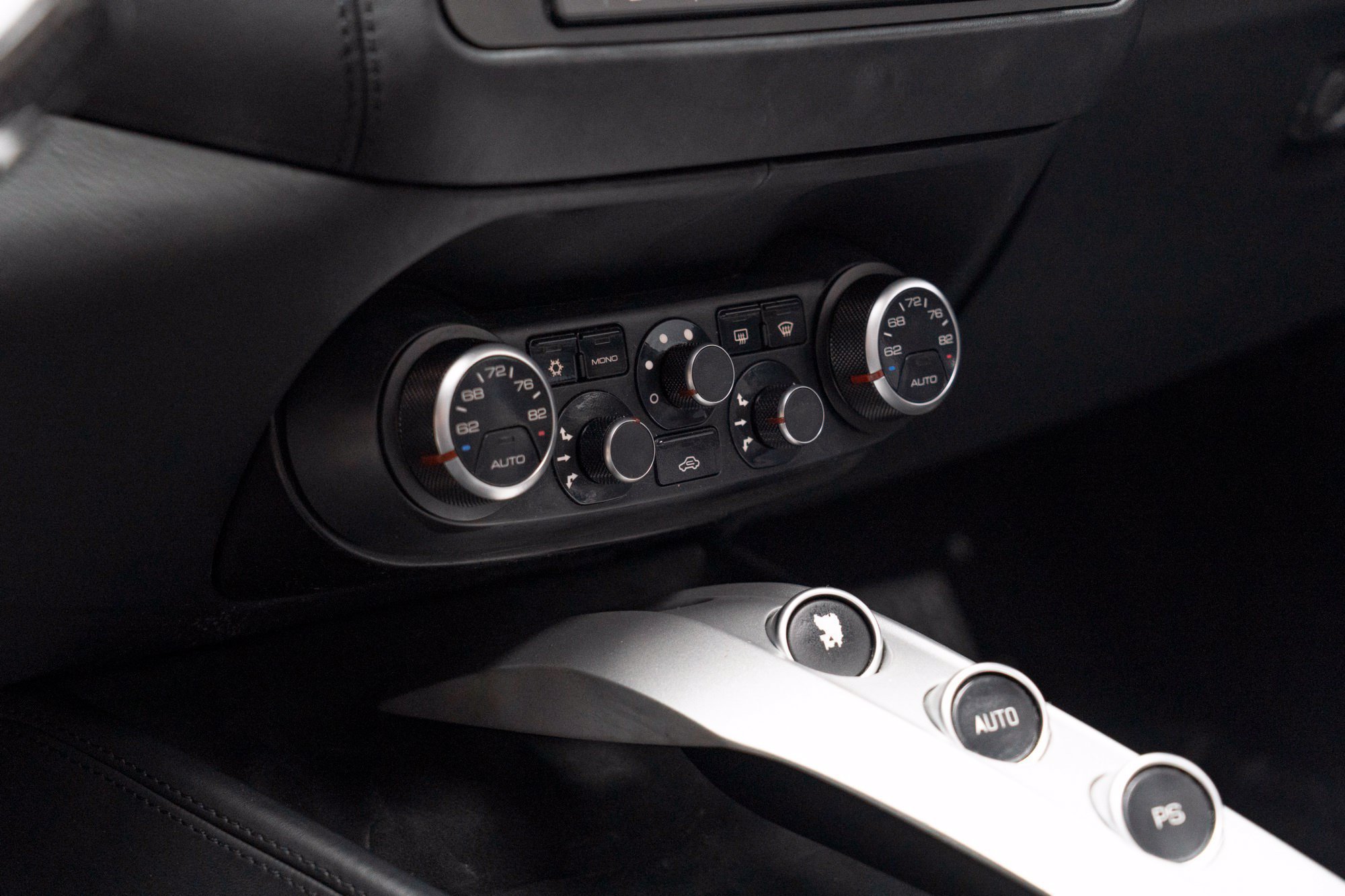 Used 2016 Ferrari California T RWD image 31