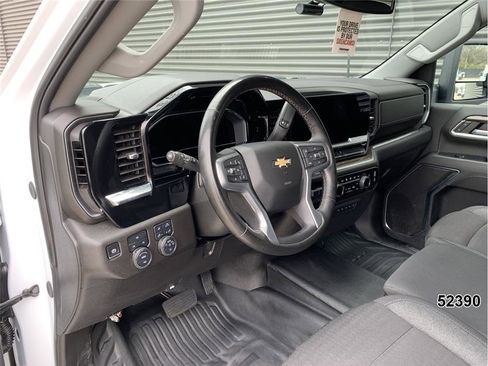 Used 2024 Chevrolet Silverado 2500 LT w/ Convenience Package image 27