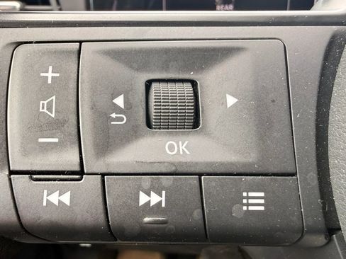 Used 2025 Nissan Kicks SV image 19