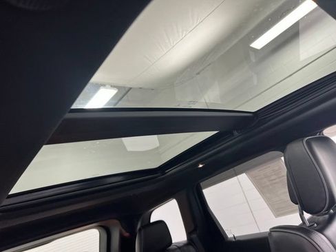 Used 2020 Jeep Grand Cherokee Overland AWD/4WD image 27