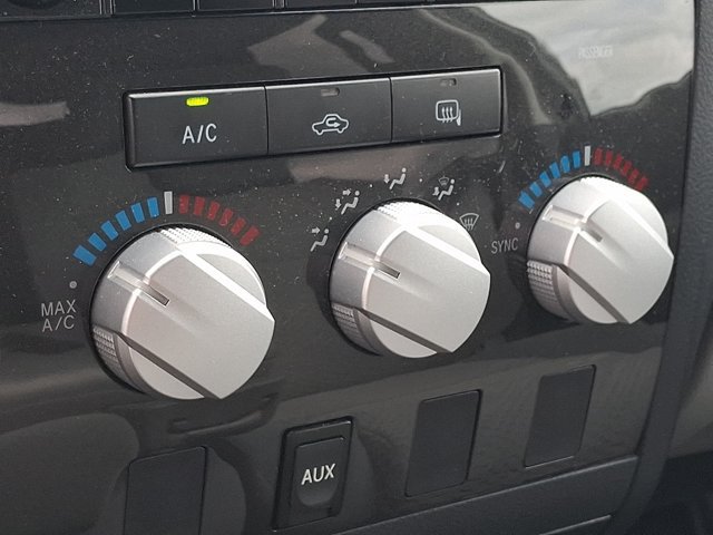 Used 2013 Toyota Tundra 4x4 Double Cab w/ Tow Pkg image 26