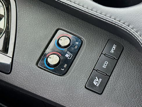 Used 2016 Toyota Avalon Limited w/ Toyota Safety Sense Package image 26