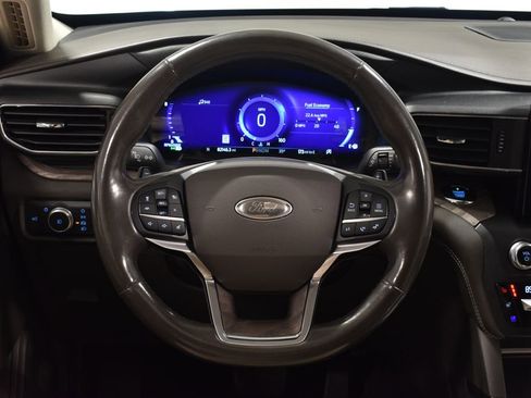 Used 2020 Ford Explorer Platinum w/ Premium Technology Package image 17