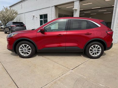 Used 2020 Ford Escape SE image 8