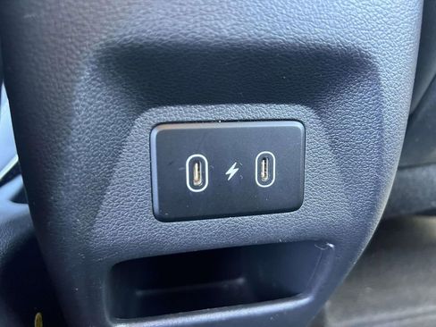 Used 2024 Hyundai Venue Limited FWD image 12