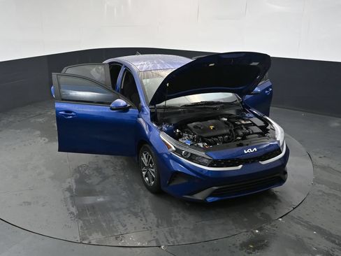 Used 2023 Kia Forte LXS w/ LXS Technology Package FWD image 17