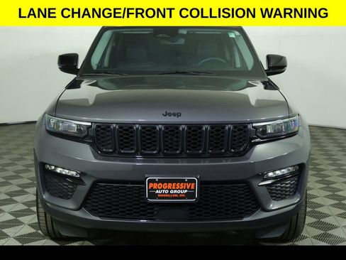Used 2023 Jeep Grand Cherokee Limited w/ Black Appearance Package AWD/4WD image 12