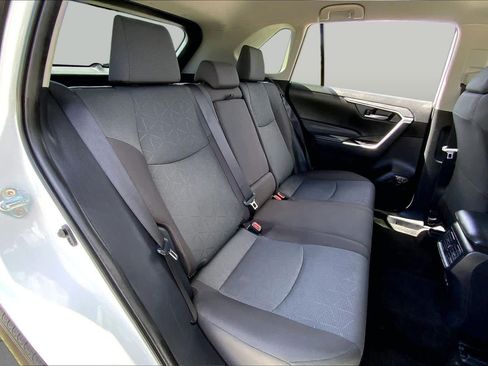 Used 2025 Toyota RAV4 XLE FWD image 37