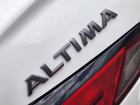 Used 2025 Nissan Altima 2.5 SV w/ SV Premium Package image 11