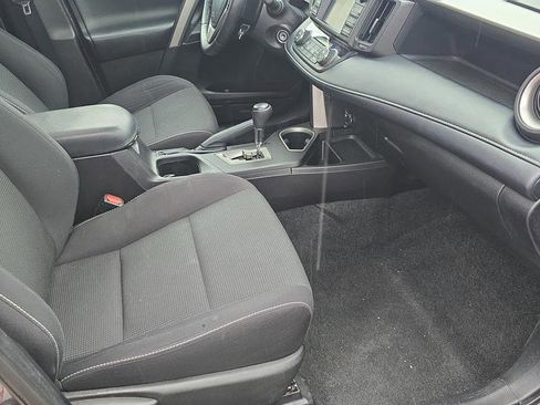 Used 2018 Toyota RAV4 XLE AWD/4WD image 13