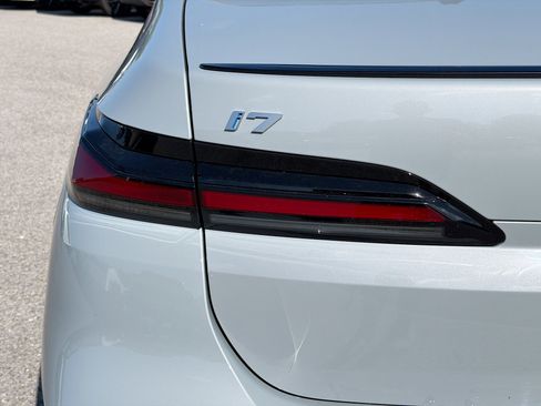 Used 2025 BMW i7 xDrive60 image 10