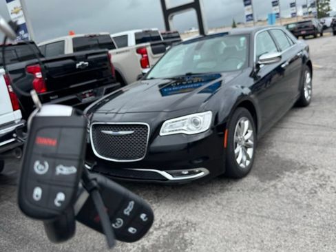 Used 2018 Chrysler 300 Limited AWD/4WD image 3