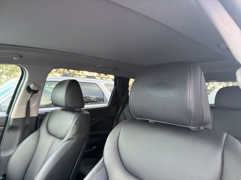 Used 2023 Hyundai Santa Fe SEL Premium image 11