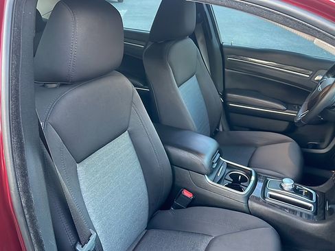 Used 2018 Chrysler 300 Touring image 36