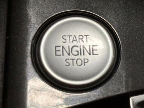 Used 2022 Volkswagen Tiguan S image 27