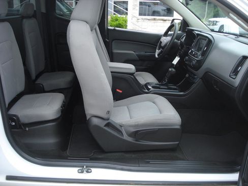 Used 2018 Chevrolet Colorado W/T w/ WT Convenience Package RWD image 39