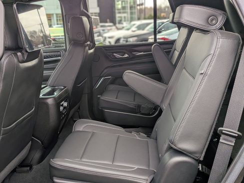 Used 2022 GMC Yukon Denali w/ Denali Premium Package image 29