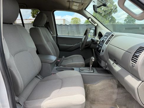 Used 2012 Nissan Frontier SV AWD/4WD image 18