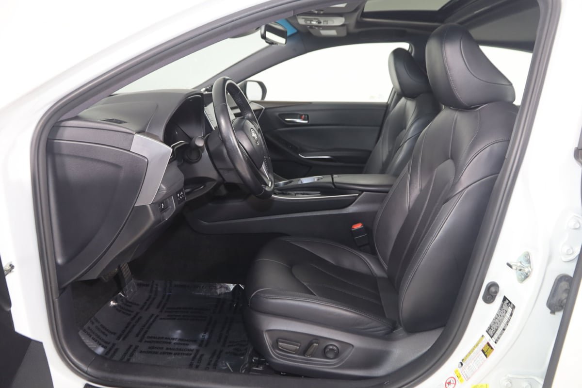 Used 2019 Toyota Avalon XLE w/ Moonroof Package FWD image 11